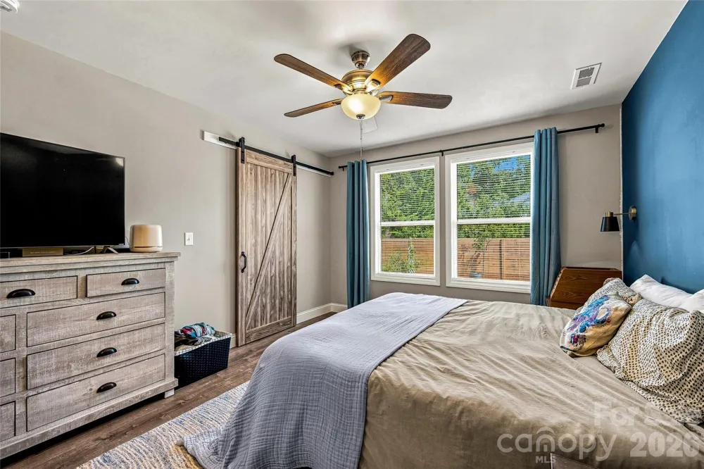 619 Edgewood Avenue Hendersonville, NC 28792