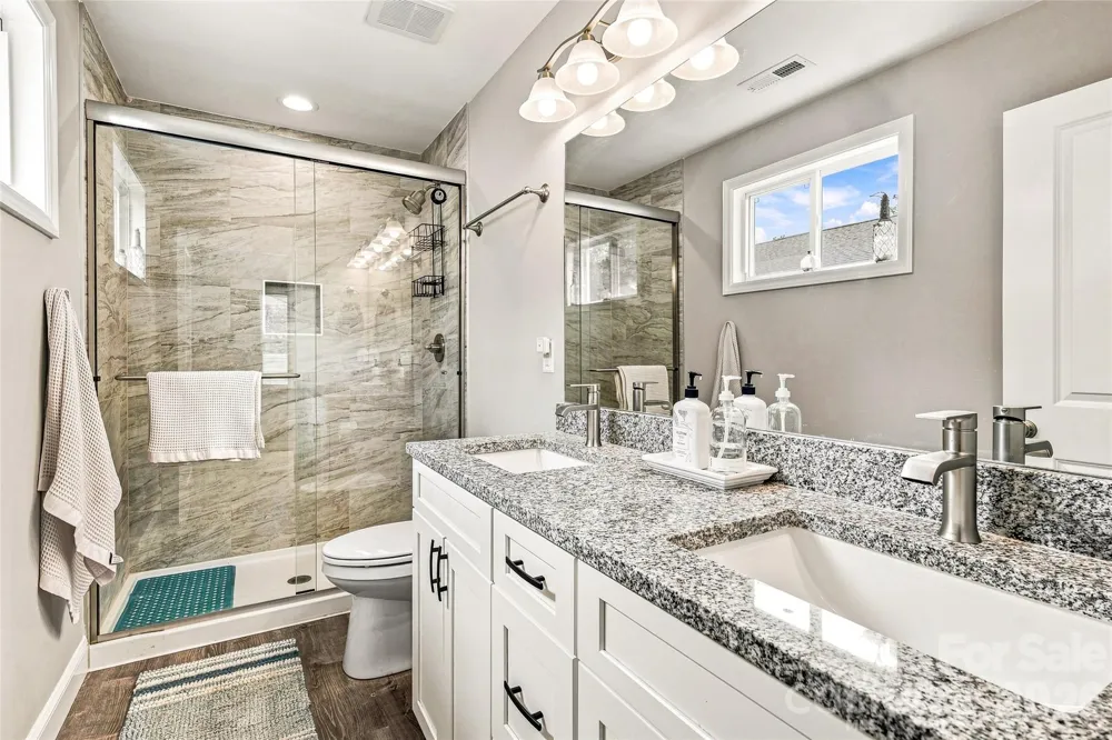 619 Edgewood Avenue Hendersonville, NC 28792