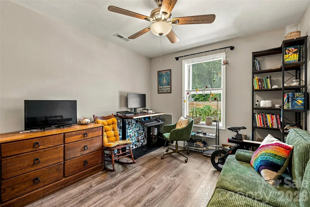 619 Edgewood Avenue Hendersonville, NC 28792