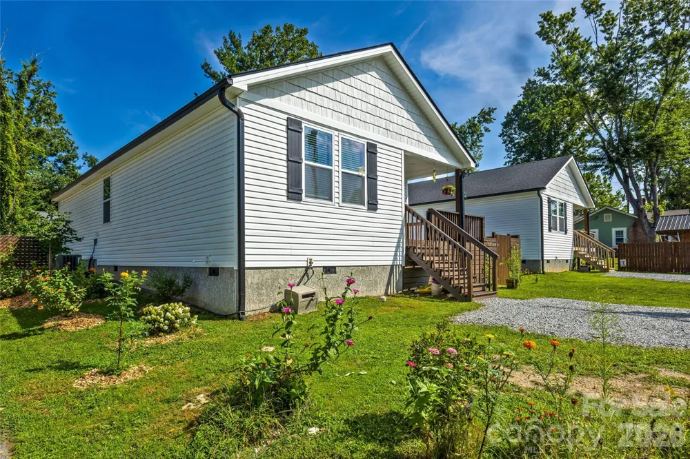 619 Edgewood Avenue Hendersonville, NC 28792