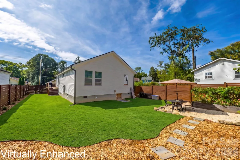 619 Edgewood Avenue Hendersonville, NC 28792
