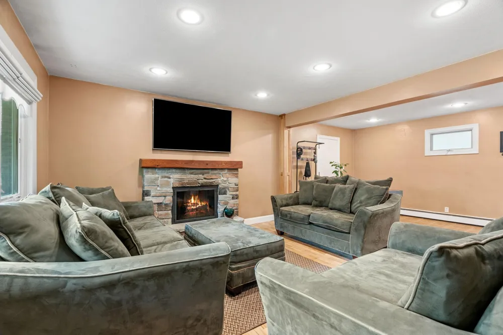 2216 E 114th Street Burnsville, MN 55337