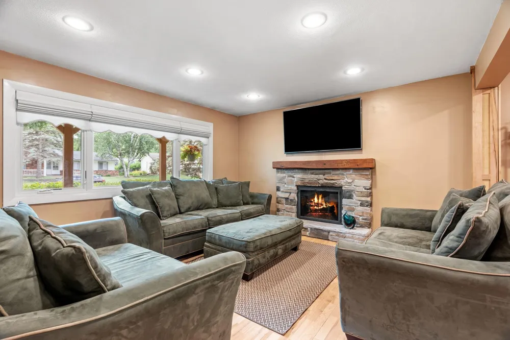 2216 E 114th Street Burnsville, MN 55337