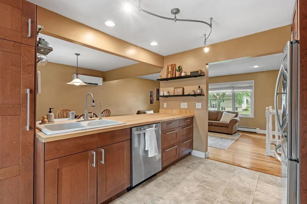 2216 E 114th Street Burnsville, MN 55337