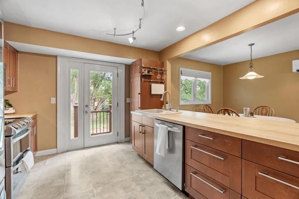 2216 E 114th Street Burnsville, MN 55337