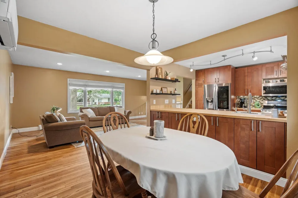 2216 E 114th Street Burnsville, MN 55337