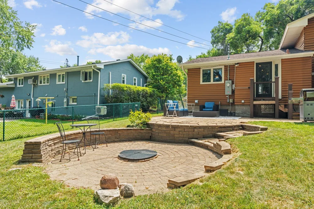 2216 E 114th Street Burnsville, MN 55337