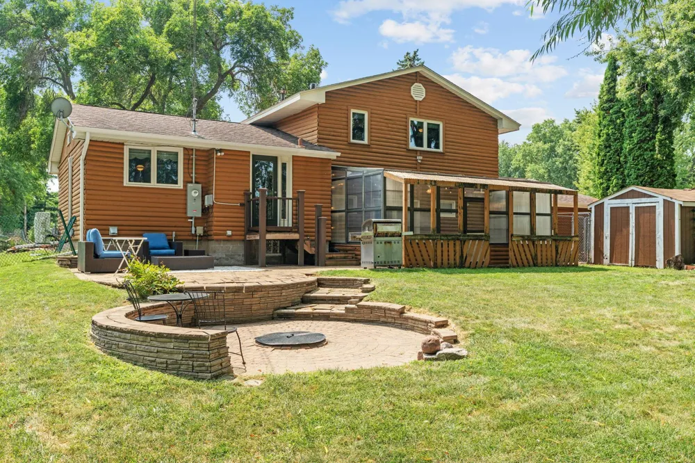2216 E 114th Street Burnsville, MN 55337