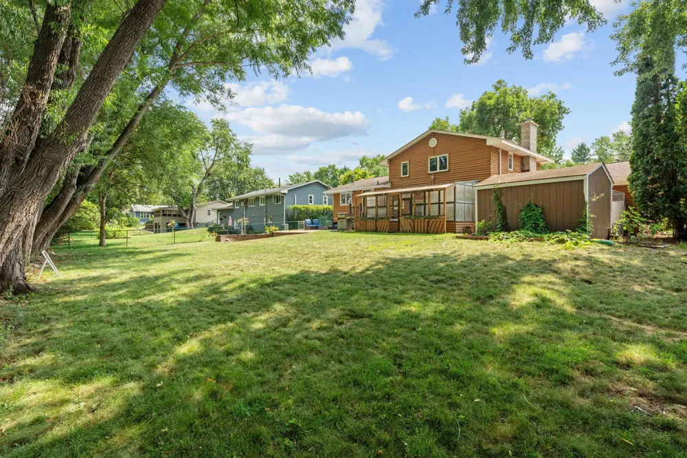 2216 E 114th Street Burnsville, MN 55337