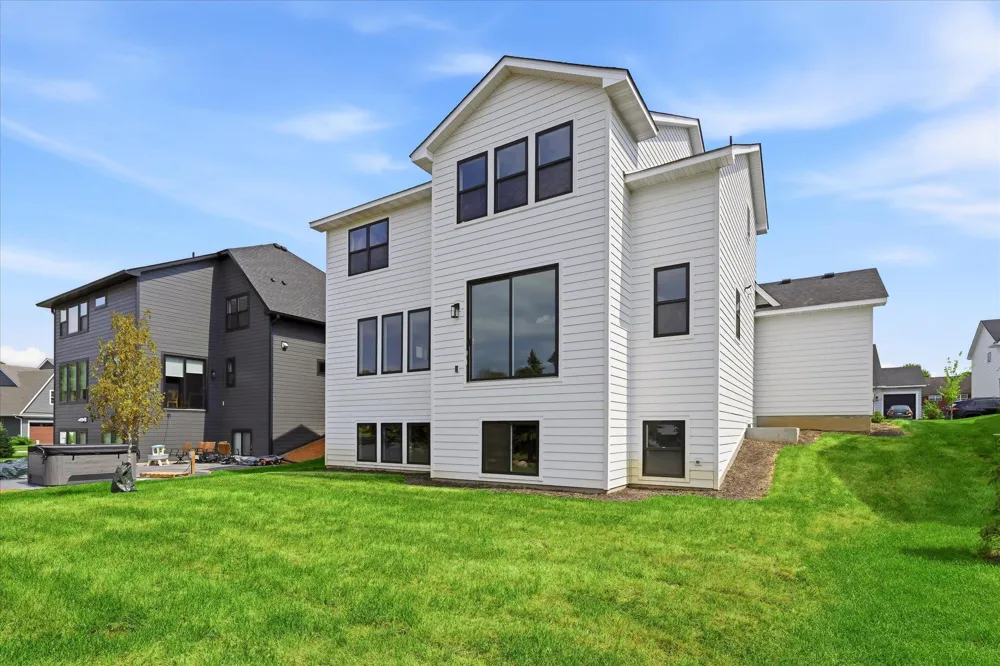 6126 Harkness Lane S Cottage Grove, MN 55016