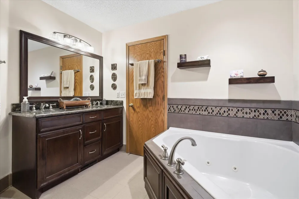 13705 59th Place Plymouth, MN 55446