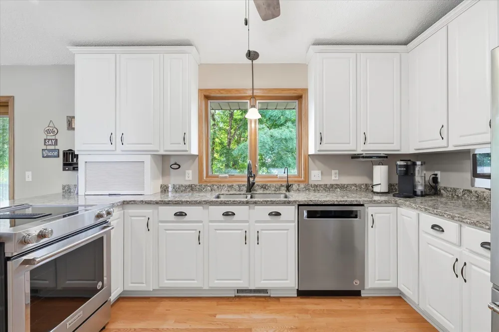 13705 59th Place Plymouth, MN 55446