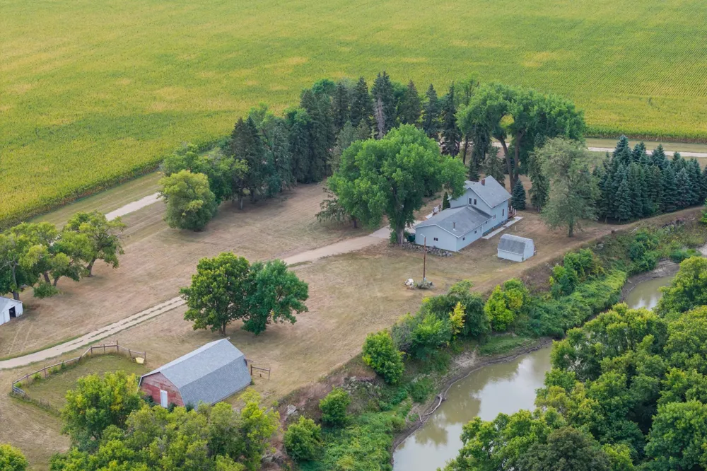 16823 53rd Street SE Kindred, ND 58051