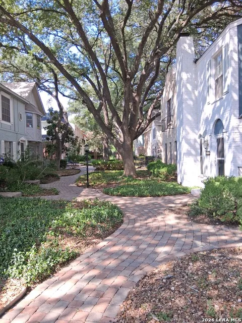 2811 Woodbury Dr Unit 306