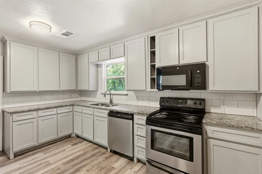 103 Calhoun Bend Azle, TX 76020