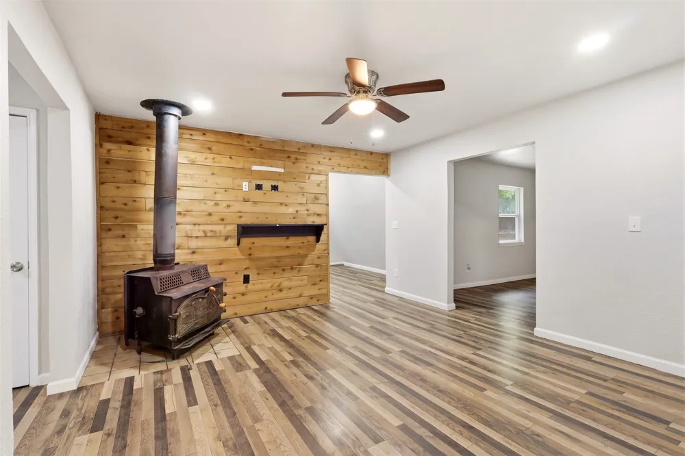 103 Calhoun Bend Azle, TX 76020