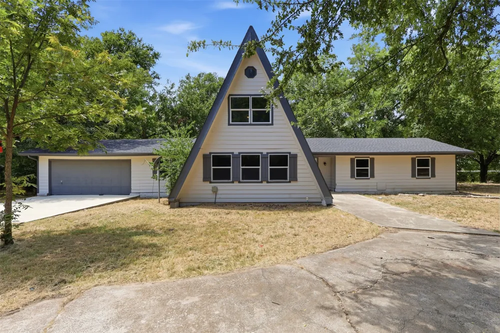 103 Calhoun Bend Azle, TX 76020