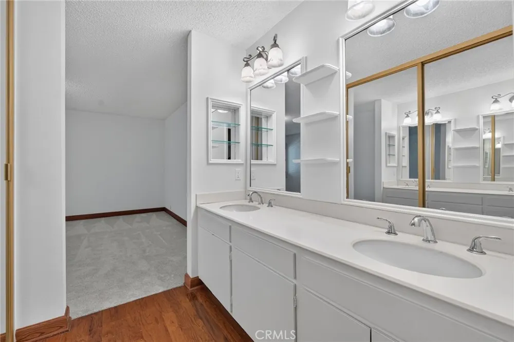 879 Miller Court Ventura, CA 93003