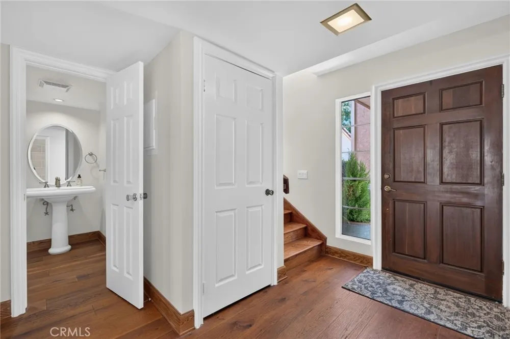 879 Miller Court Ventura, CA 93003