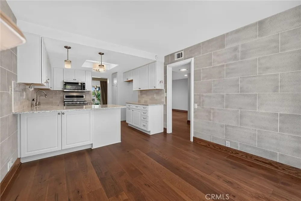 879 Miller Court Ventura, CA 93003