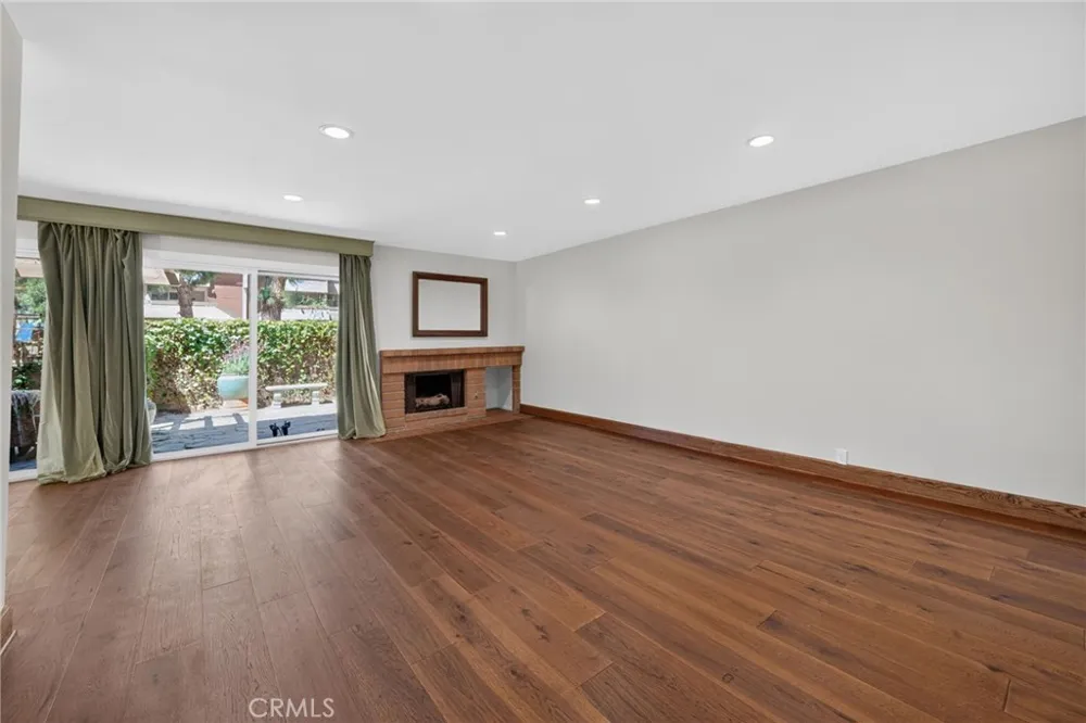 879 Miller Court Ventura, CA 93003