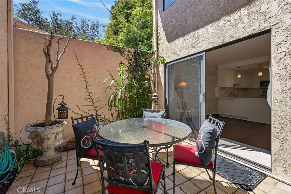 879 Miller Court Ventura, CA 93003