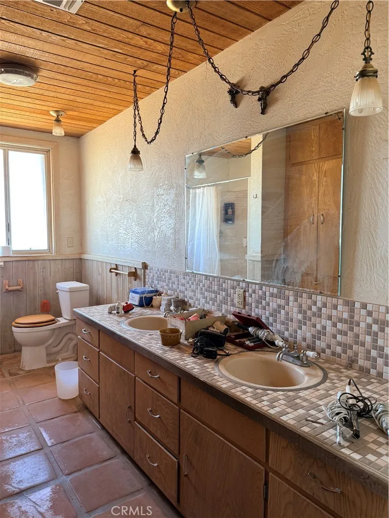 575 Warren Vista Yucca Valley, CA 92284