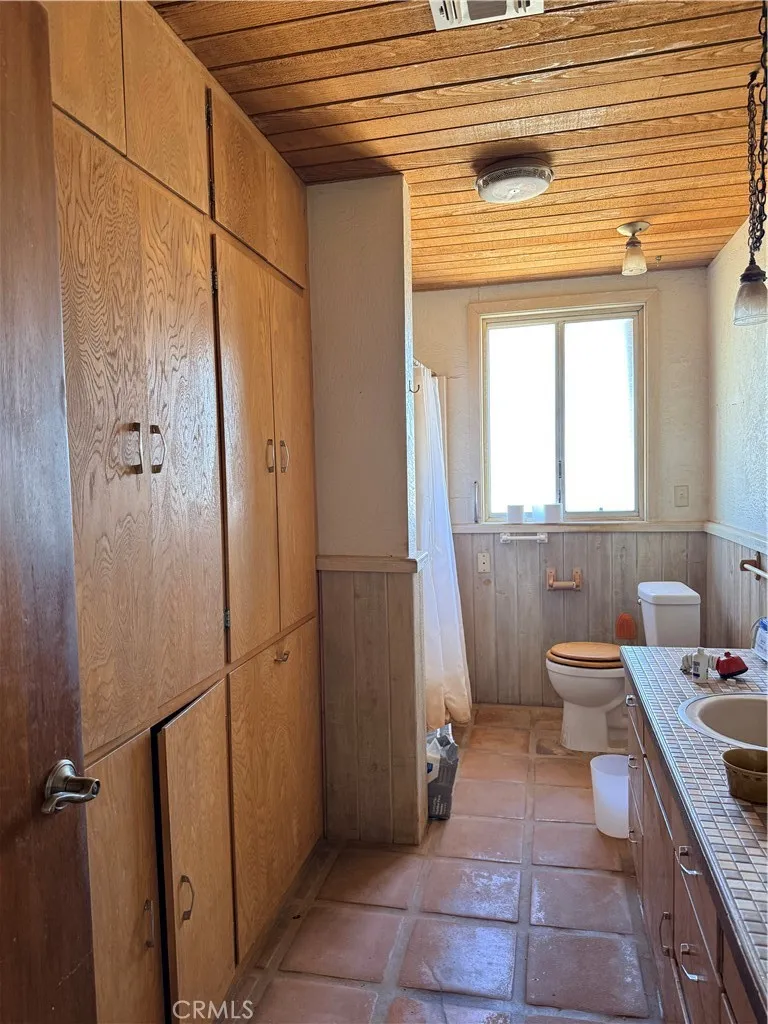 575 Warren Vista Yucca Valley, CA 92284