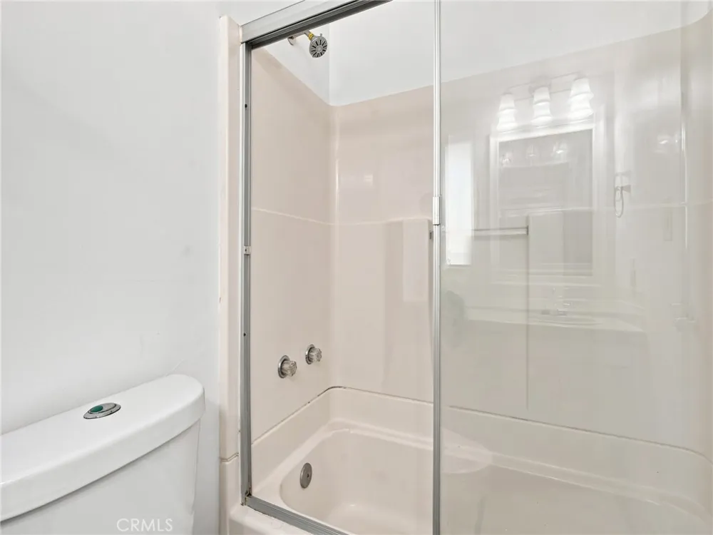 7735 Zelzah Avenue Reseda, CA 91335