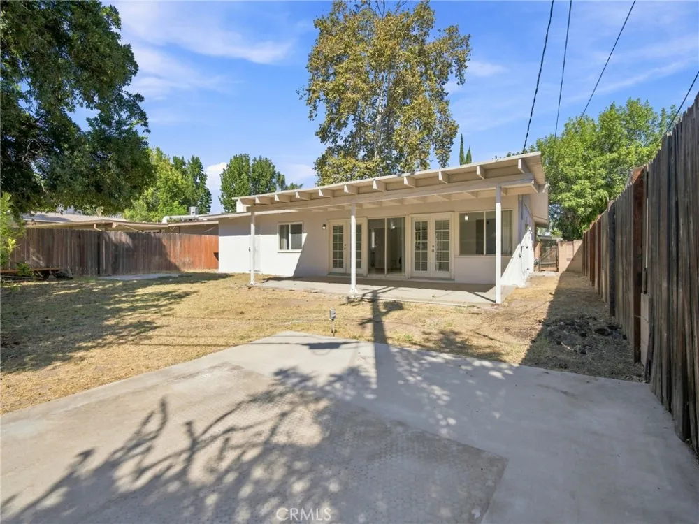 7735 Zelzah Avenue Reseda, CA 91335