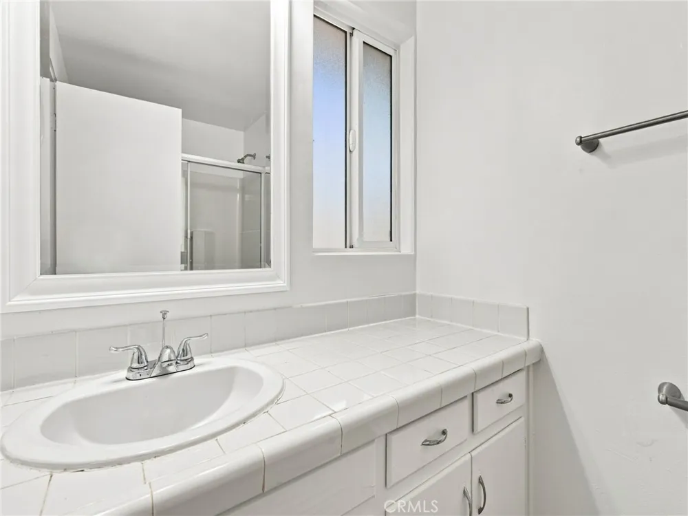 7735 Zelzah Avenue Reseda, CA 91335
