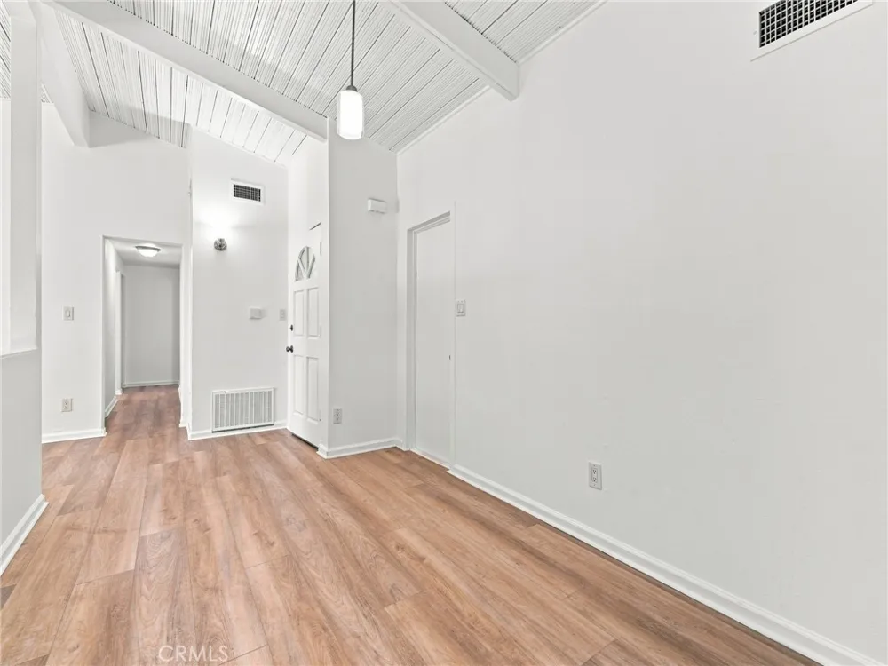 7735 Zelzah Avenue Reseda, CA 91335