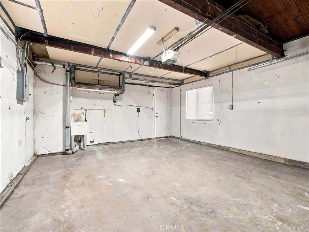 7735 Zelzah Avenue Reseda, CA 91335
