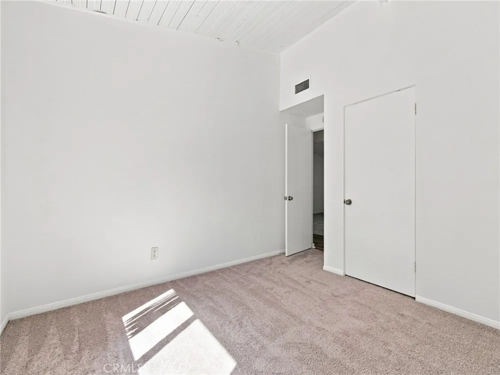 7735 Zelzah Avenue Reseda, CA 91335