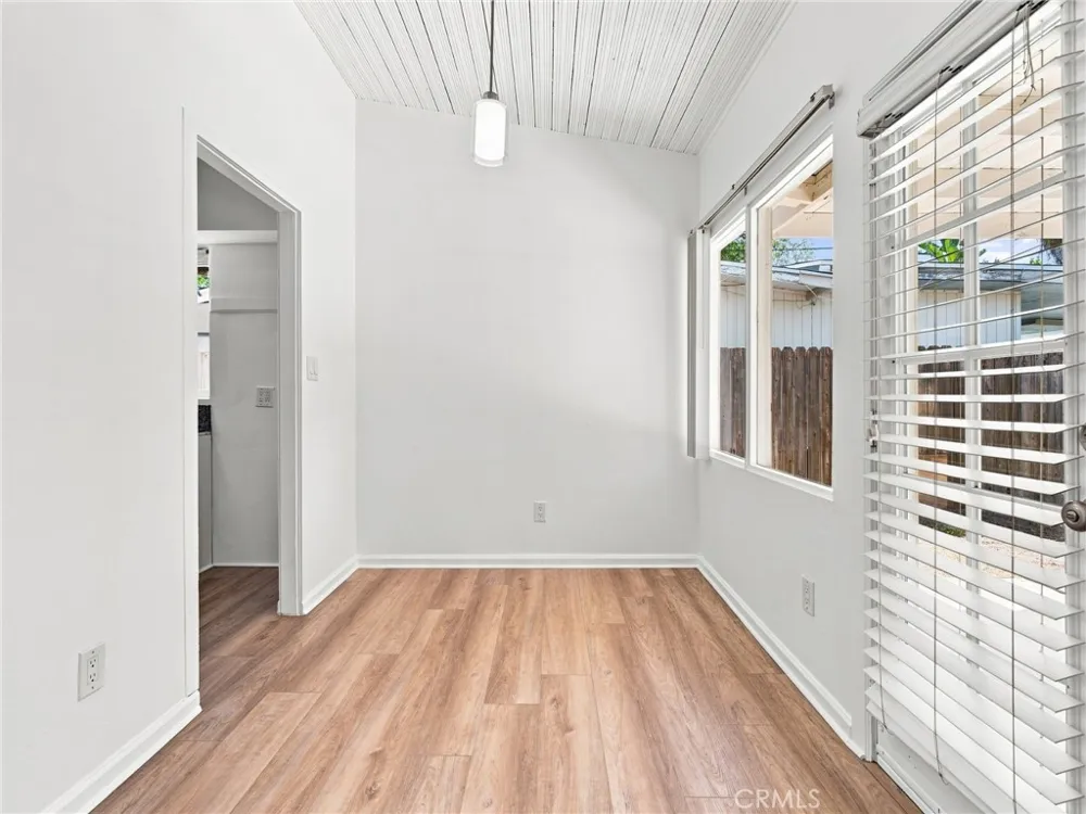 7735 Zelzah Avenue Reseda, CA 91335