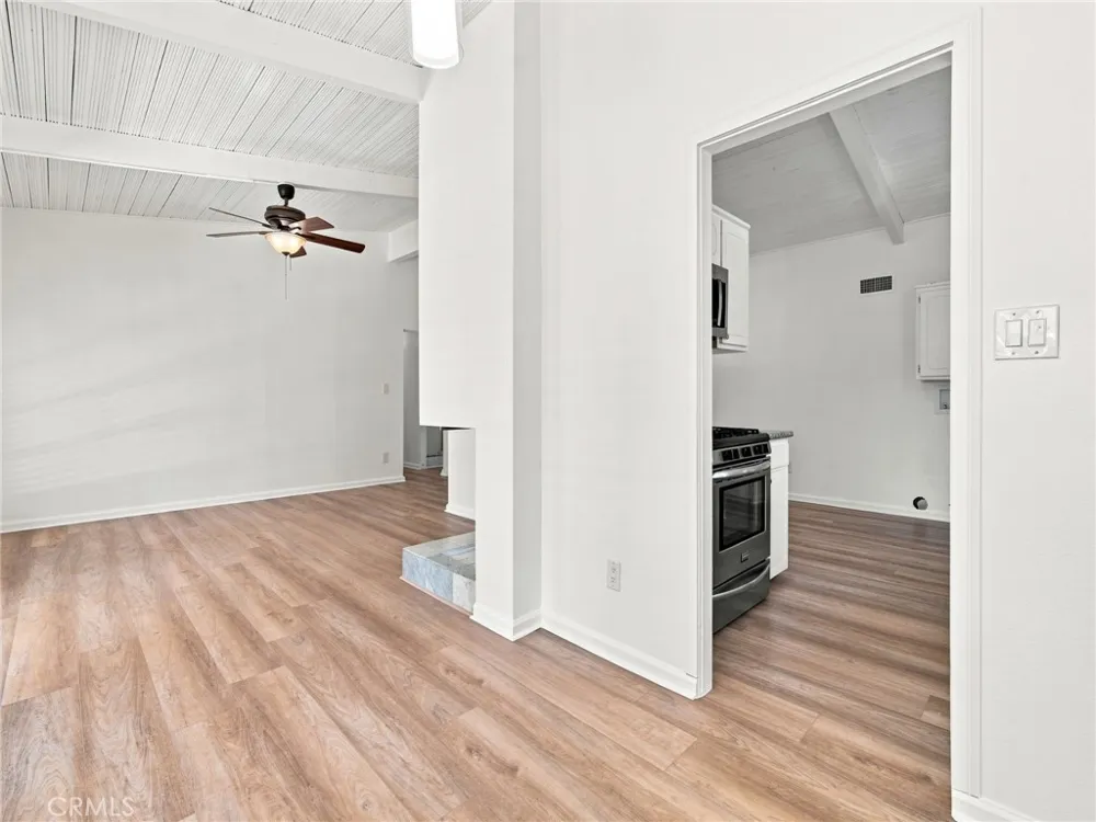7735 Zelzah Avenue Reseda, CA 91335