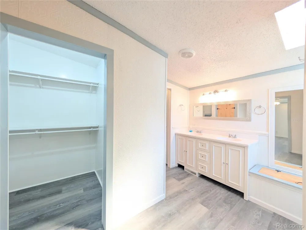 169 Post Branch Fenton City, MI 48430