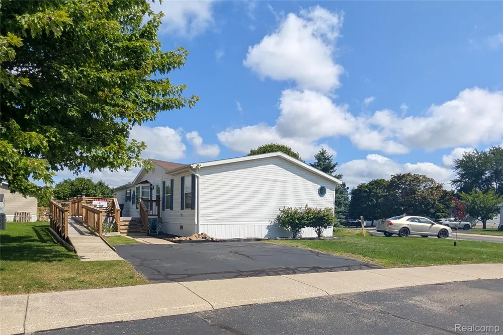169 Post Branch Fenton City, MI 48430