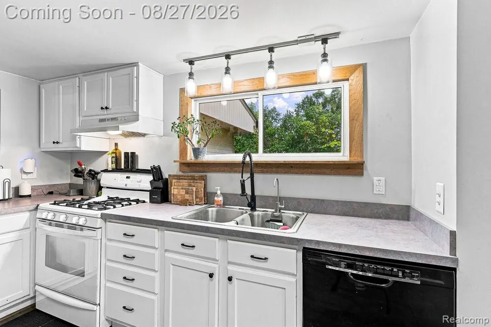 5363 Sitka Street Burton City, MI 48519