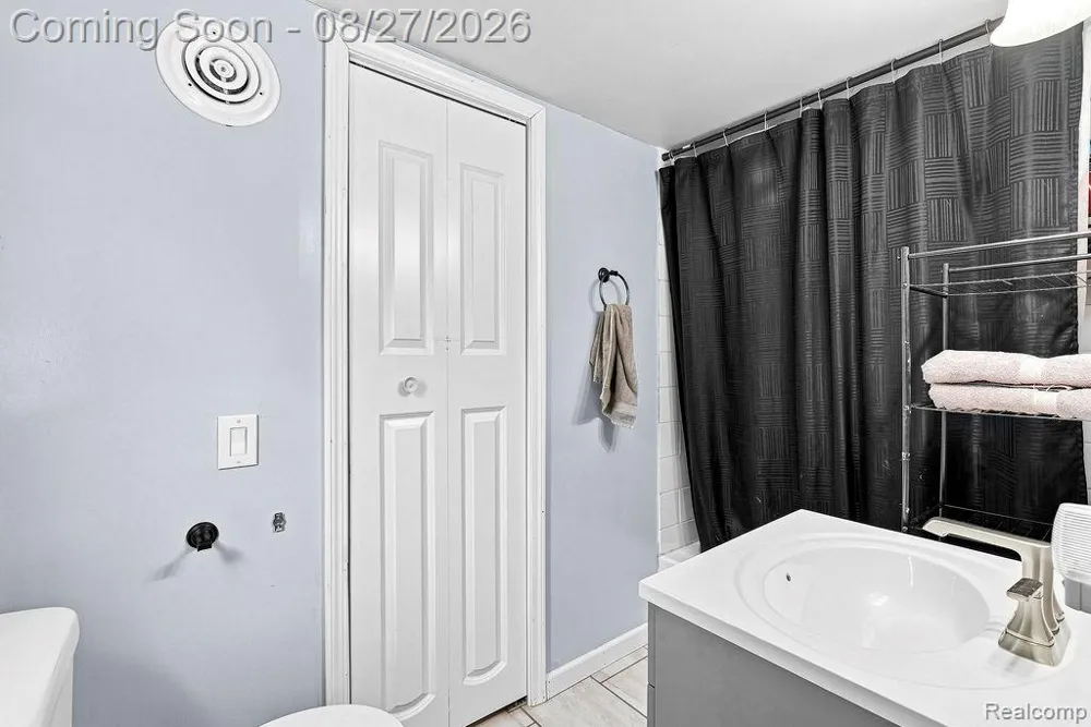5363 Sitka Street Burton City, MI 48519