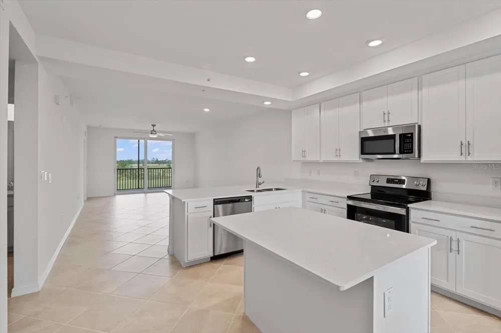 12180 WELLEN GOLF STREET #305 Venice, FL 34293