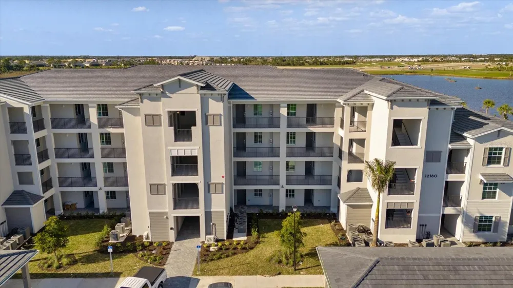 12180 WELLEN GOLF STREET #305 Venice, FL 34293