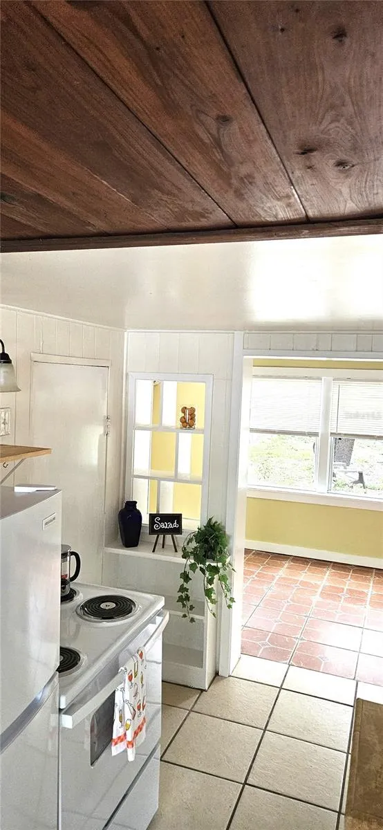 2417 3RD AVENUE #2 St Petersburg, FL 33713