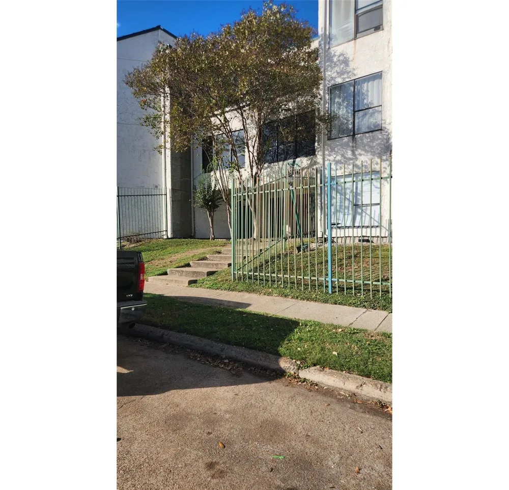 2818 S Bartell Drive #7 Houston, TX 77054