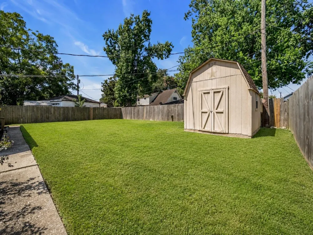 2808 Burke Road Pasadena, TX 77502
