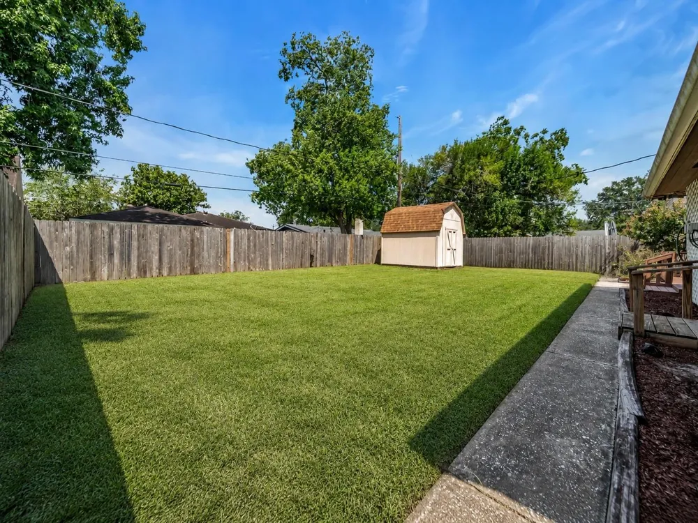 2808 Burke Road Pasadena, TX 77502