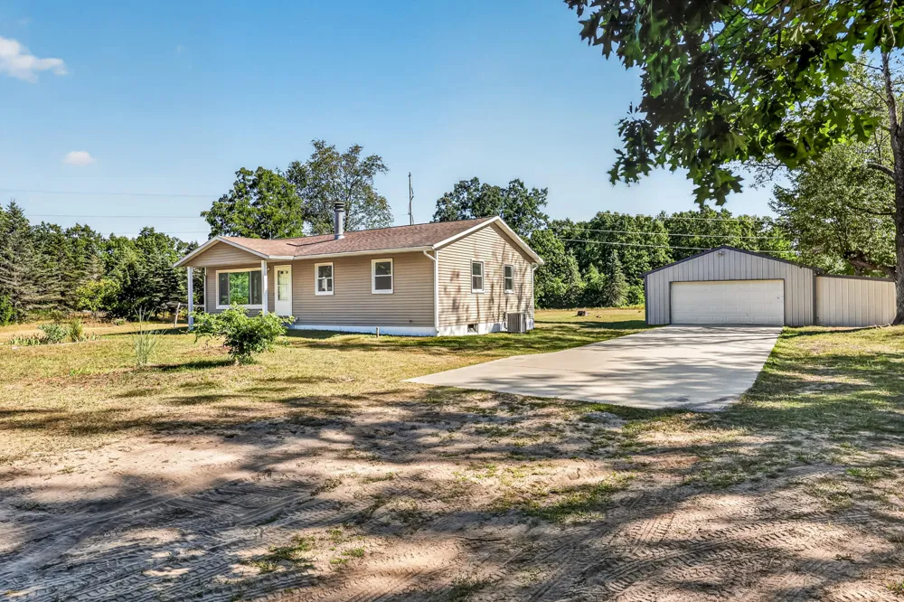 2465 E Arthur Road Rothbury, MI 49452