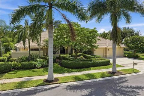 360 NE Coconut Cir