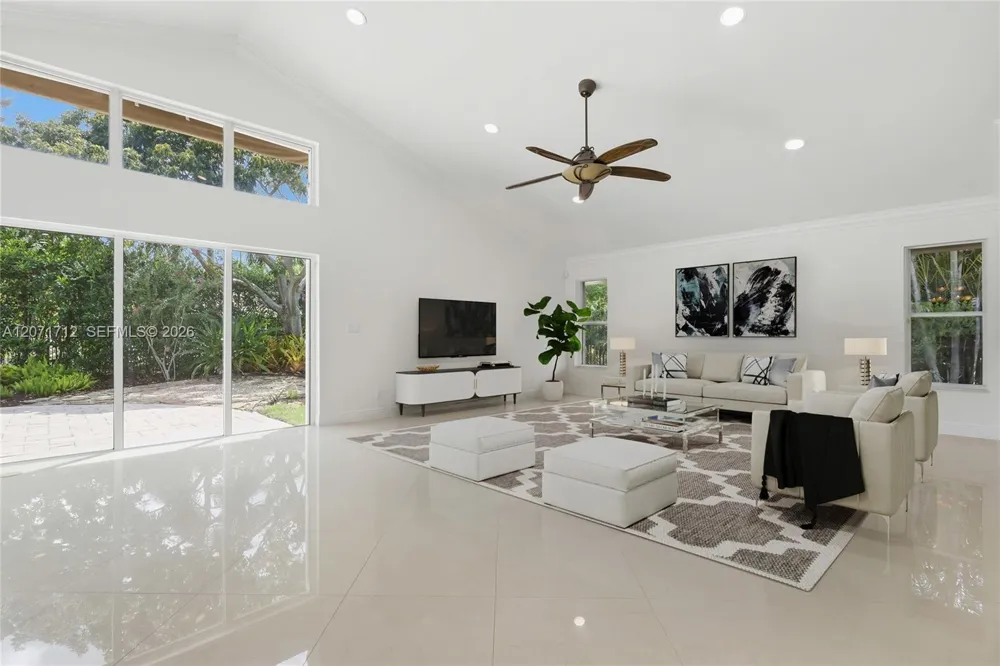 360 NE Coconut Cir Weston, FL 33326