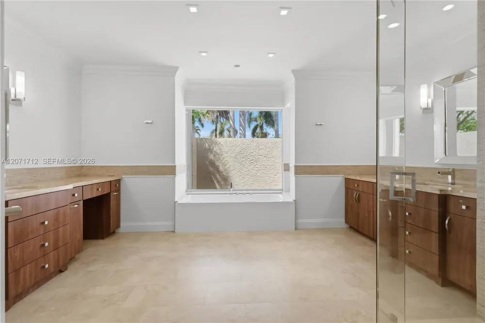 360 NE Coconut Cir Weston, FL 33326